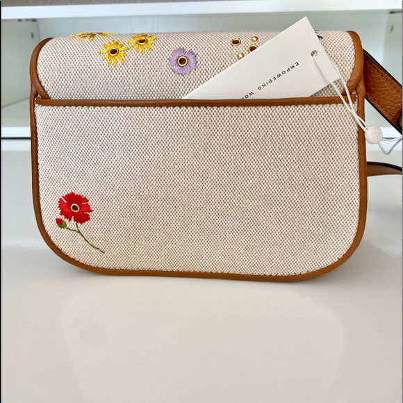 SOLD🌼NEW🌺🌼Tory Burch Britten floral canvas small saddle bag/crossbody - Picture 4 of 16